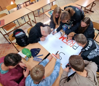 b7ee346c-b287-43c7-9b00-28e67b49d401