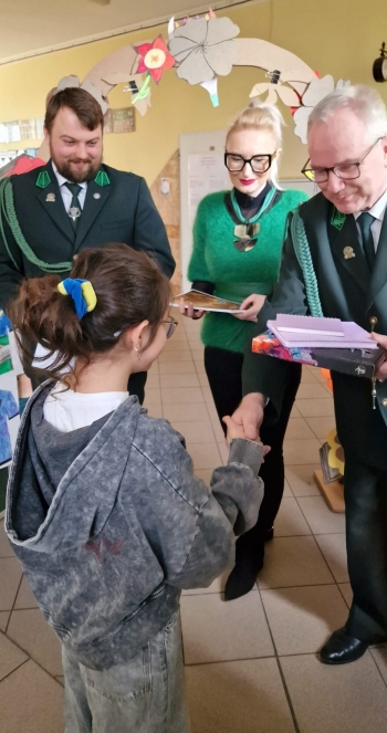 c9f1d0a6-7b3f-456b-bd18-4a888ba92f38