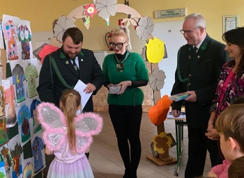 e9156051-e776-40fe-9298-61a1e952b28c