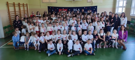 Obchody Święta Niepodległości w Szkole Podstawowej im. Armii Krajowej w Chełmcach