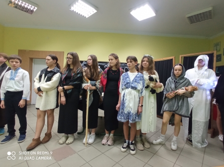 Inscenizacja ''Dziadów'' Adama  Mickiewicza w wykonaniu uczniów klasy 7 