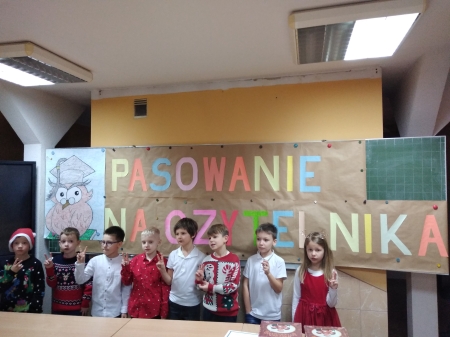 Pasowanie uczniów klasy I na Czytelnika