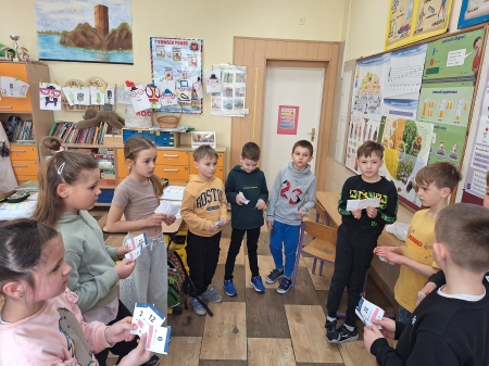 Ćwiczymy tabliczkę mnożenia poprzez gry dydaktyczne.